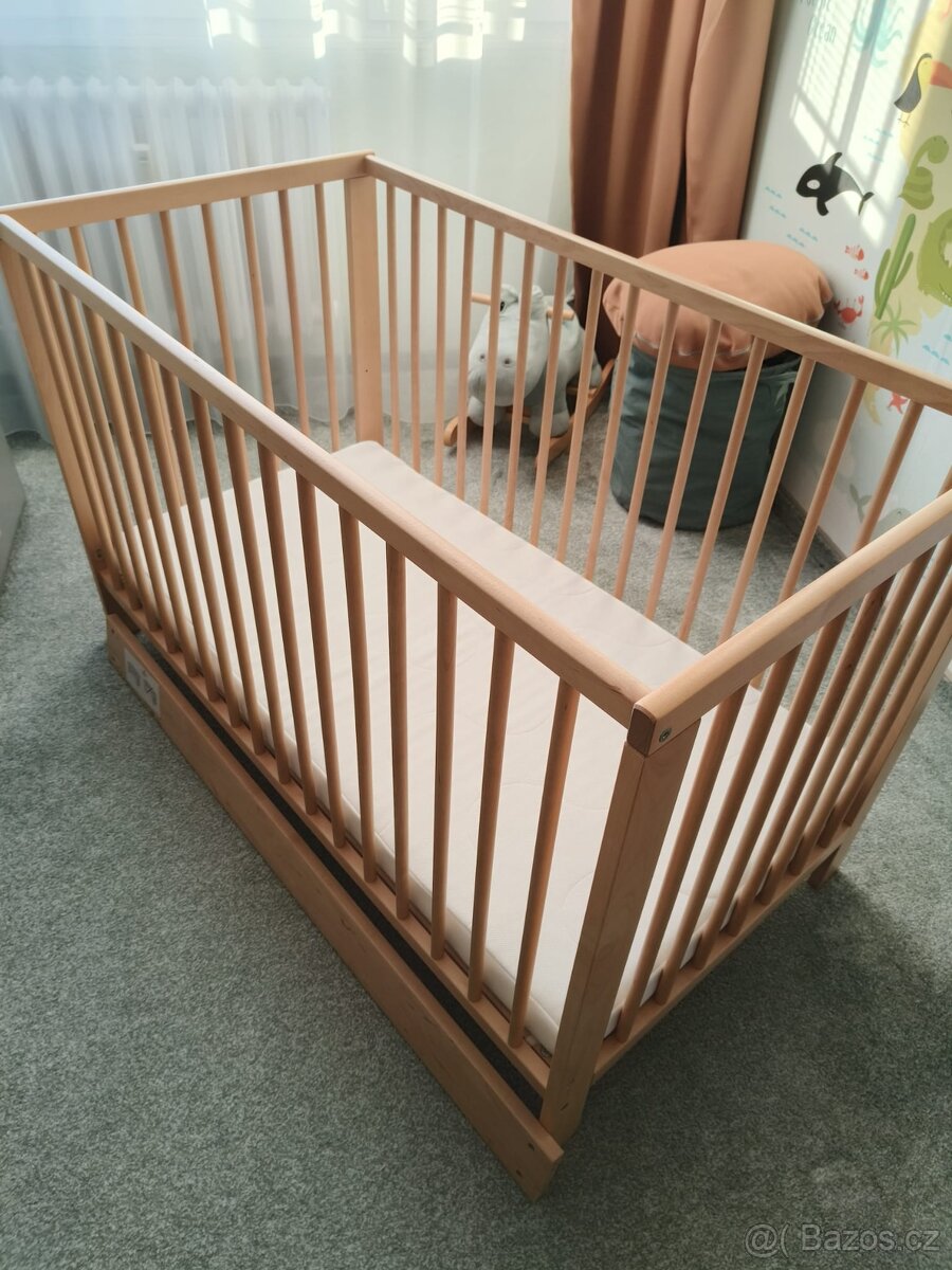 Dětská postýlka s matrací