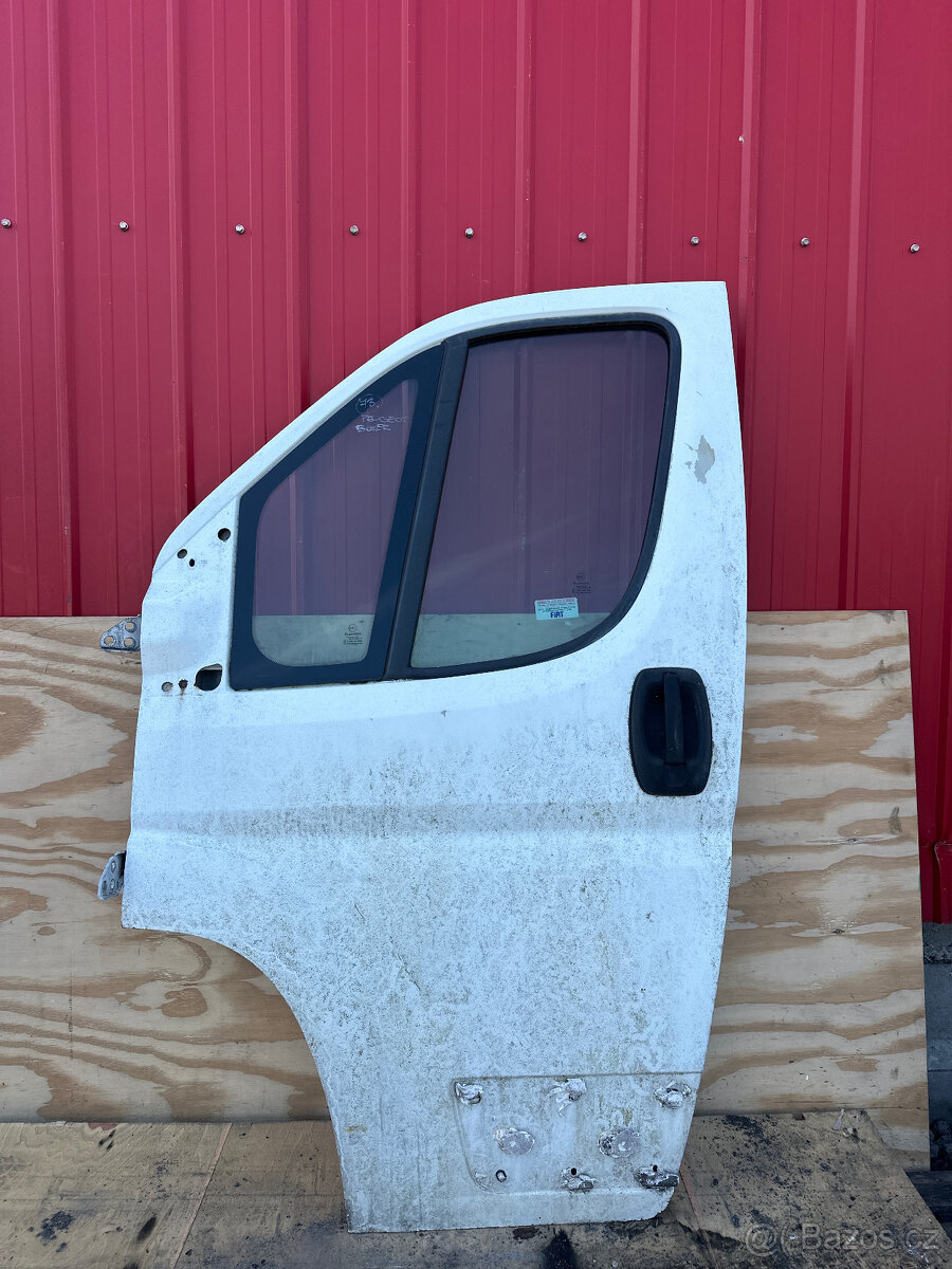 73.PRODÁM LEVÉ PŘEDNÍ DVEŘE PEUGEOT BOXER