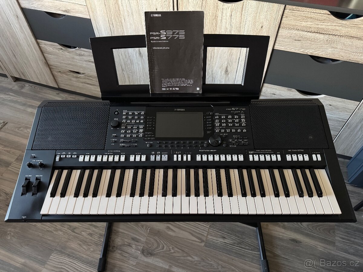 YAMAHA PSR-S775