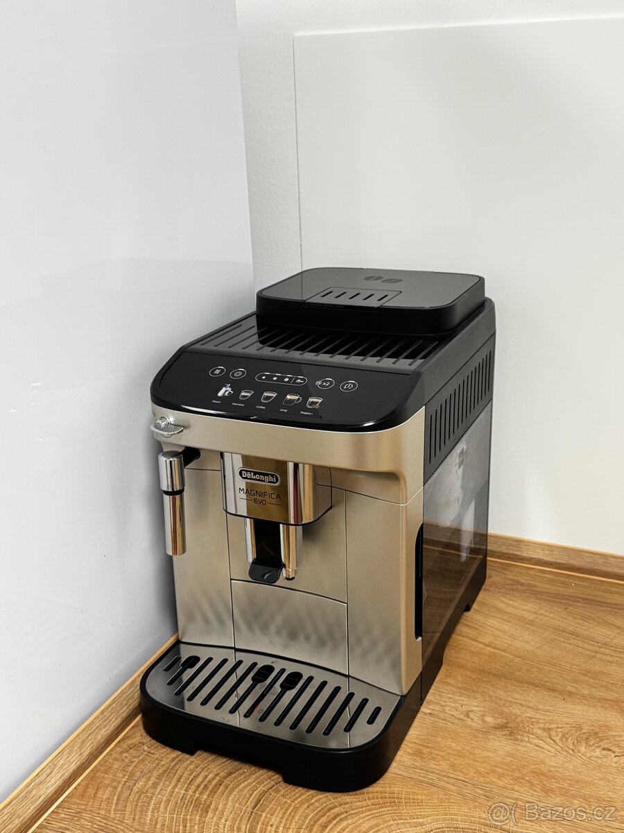 Kávovar DeLonghi Magnifica Evo