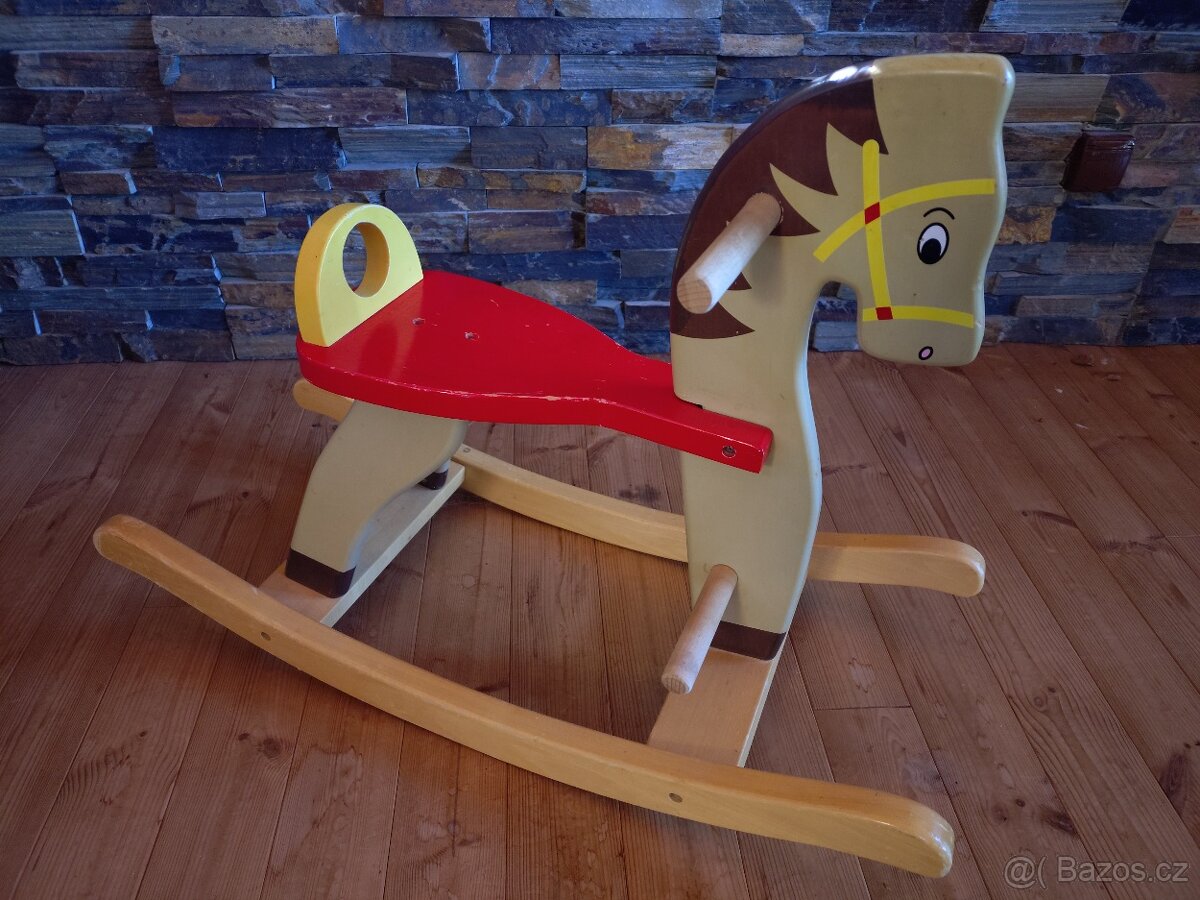 Houpací kůň dřevěný