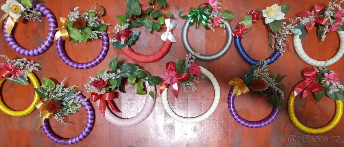 Stužkové dušičkové věnečky