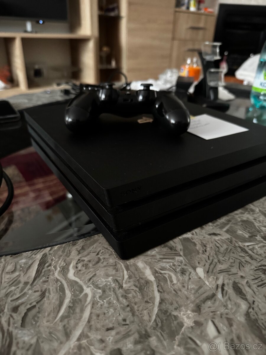 PS4 Pro 1TB + Externí USB Chladič