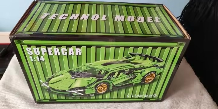 NOVÉ Lamborghini Sian - 850ks kostek