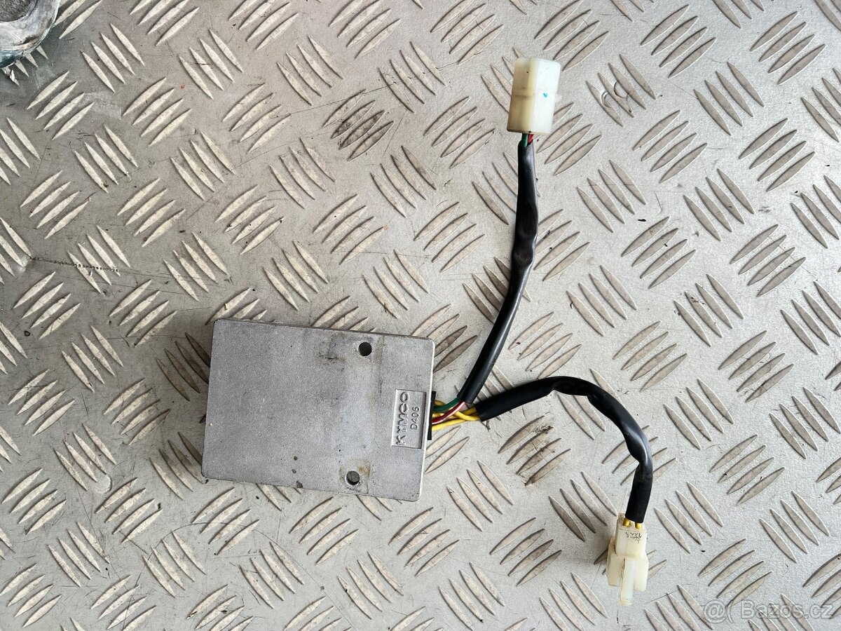 Regulátor dobíjení Kymco Downtown 125