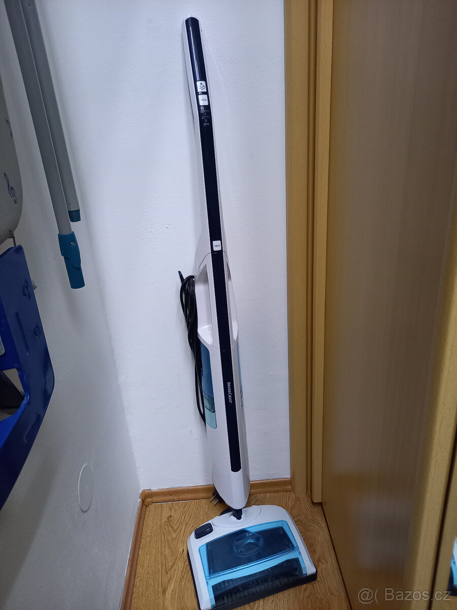 Parní čistič na podlahy