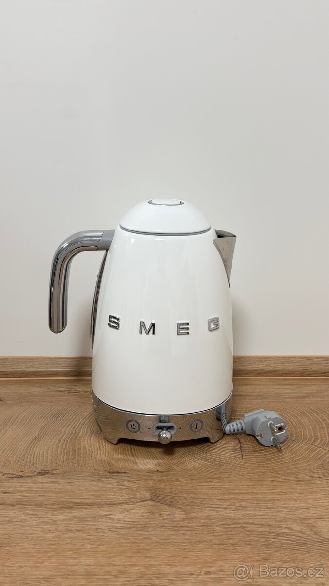 Rychlovarná konvice s regulací teploty Smeg 50's Style