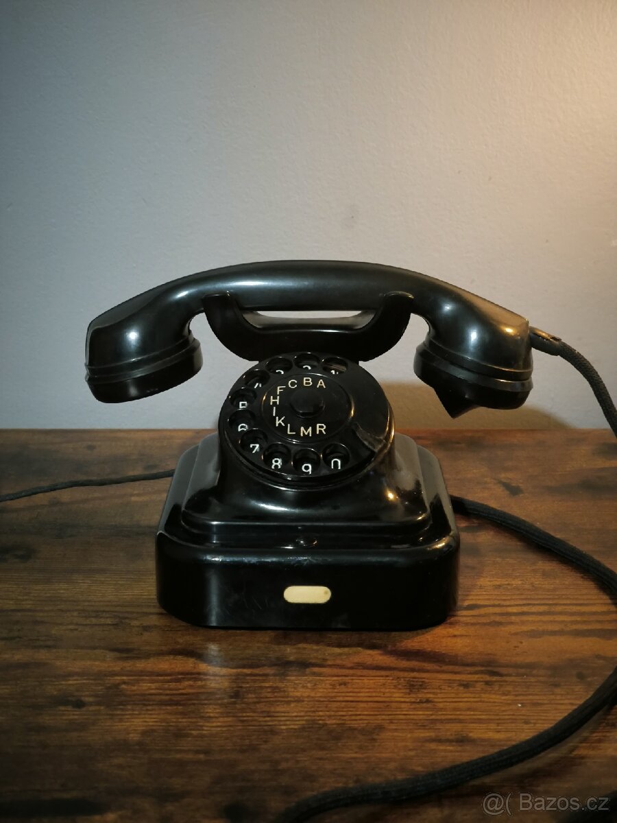 Historický telefon