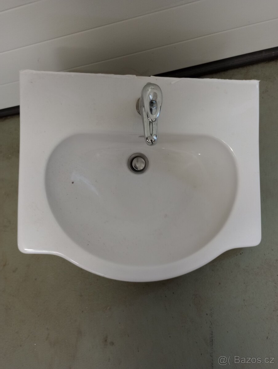 Umyvadlo bílé 60 cm s baterií