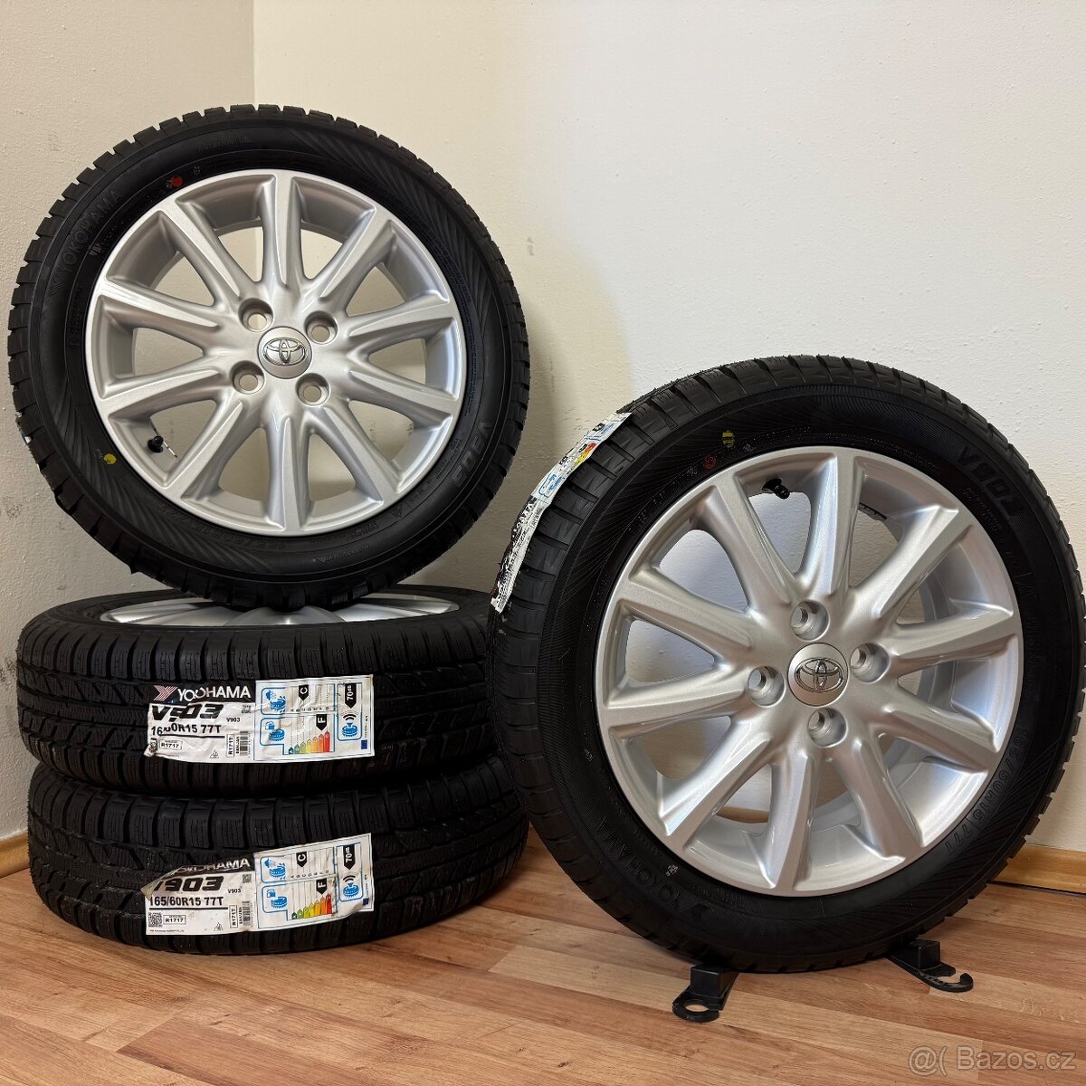 NOVÁ TOYOTA AYGO 4x100 R15 ET35+ZIMNÍ 165/60R15 8,5mm SILVER