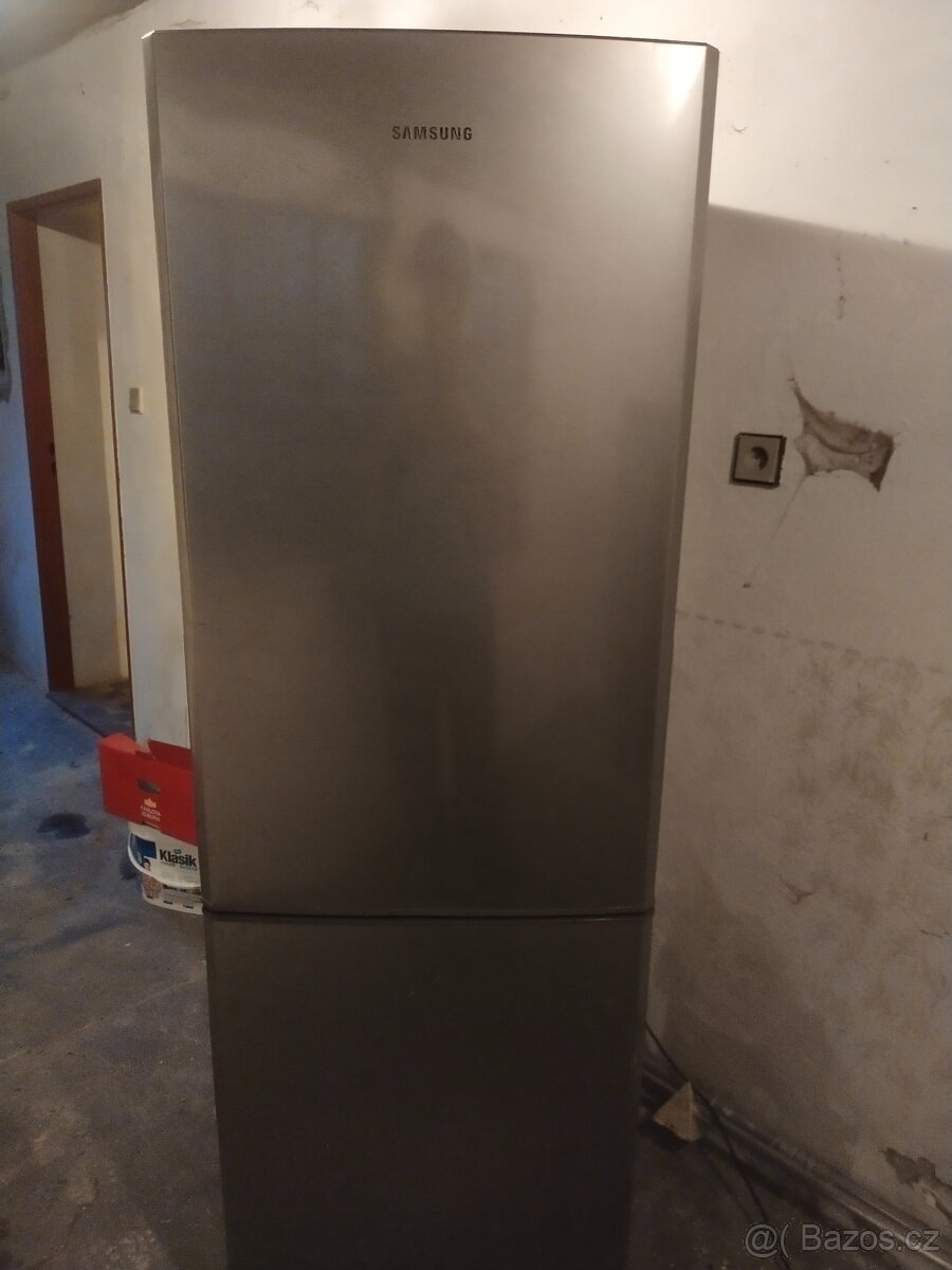 Lednička smrazakem samsung