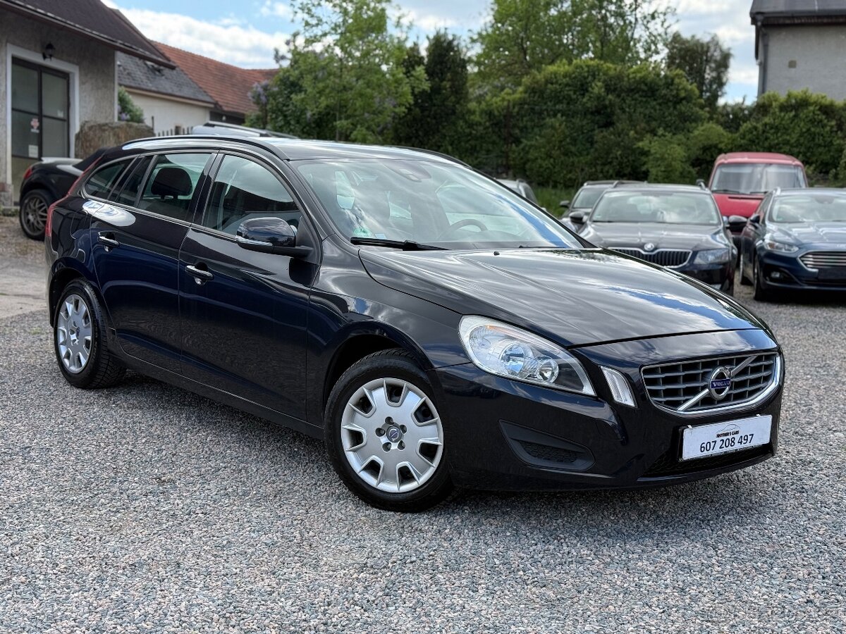 Volvo V60 1.6i (110kw) combi - tažné - servis jen VOLVO
