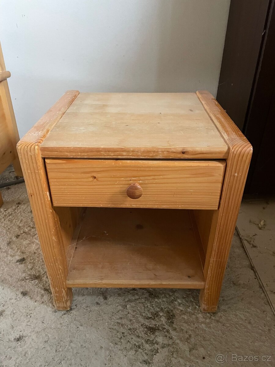 Noční stolek
