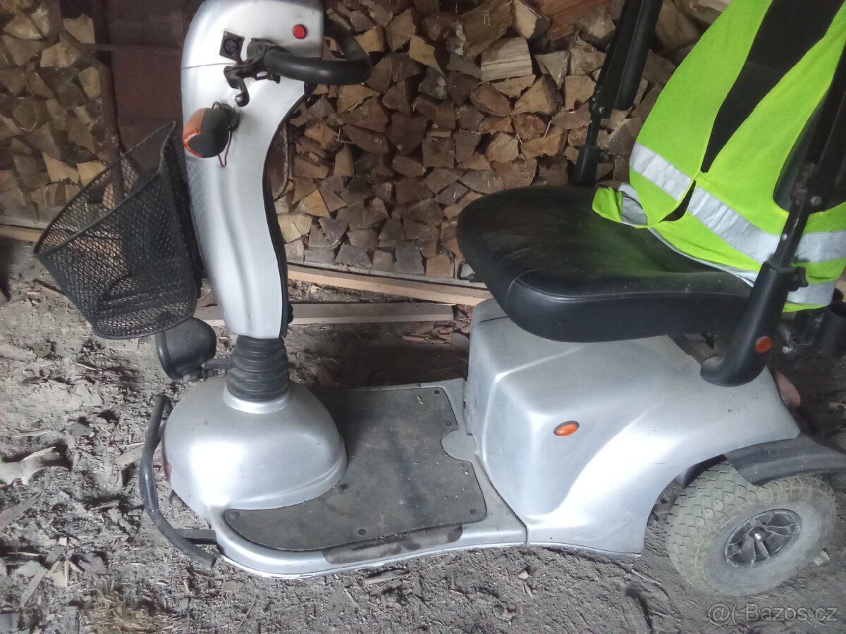 Elektrický invalidní Skutr
