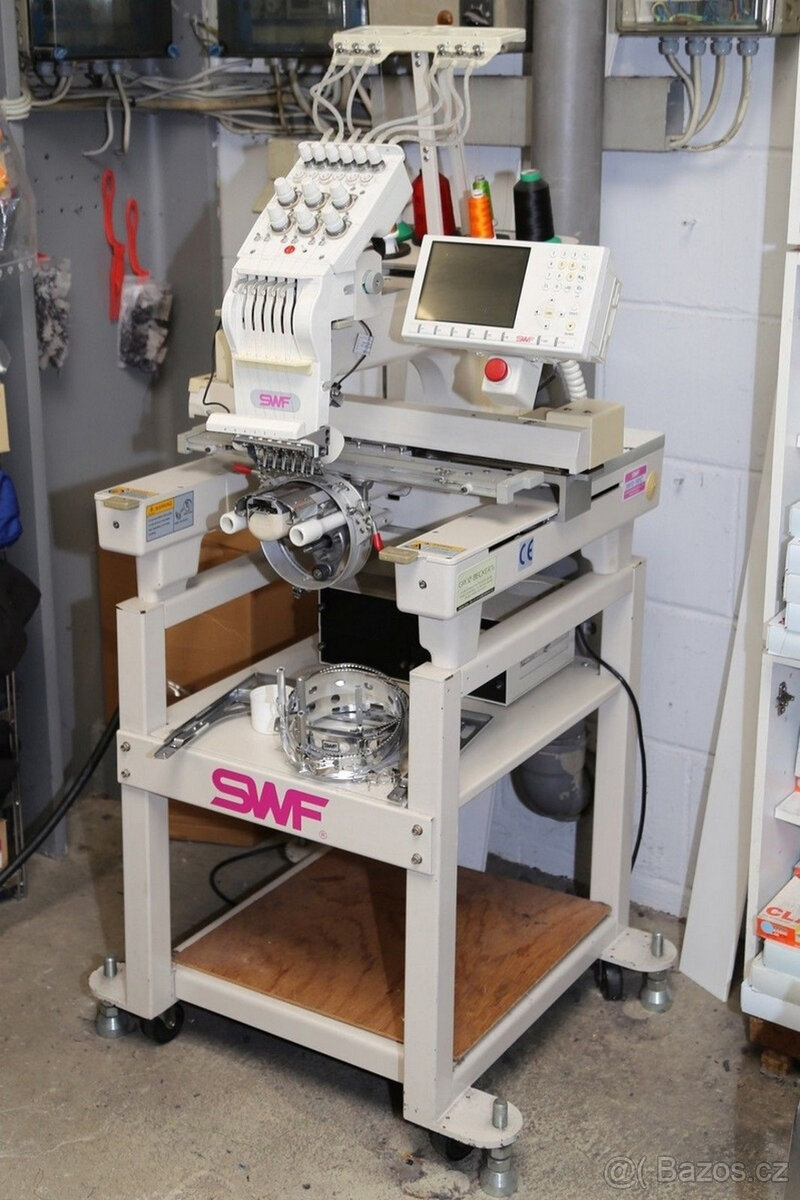 Plně elektronický vyšívací stroj SWF E-T601 C včetně rámu