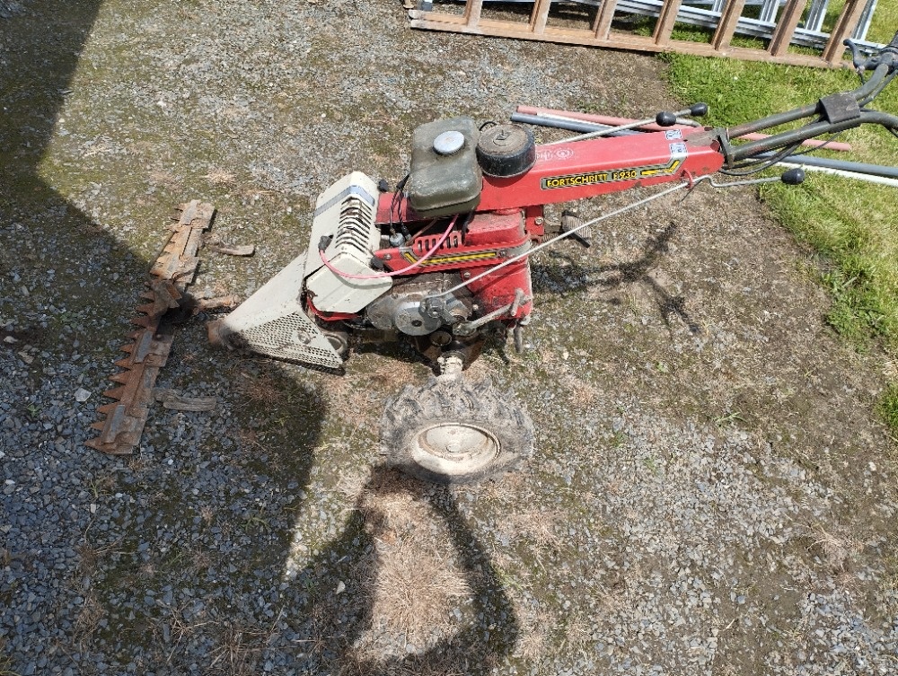 Prodám starší zahradní frézu FORTSCHRITT 930