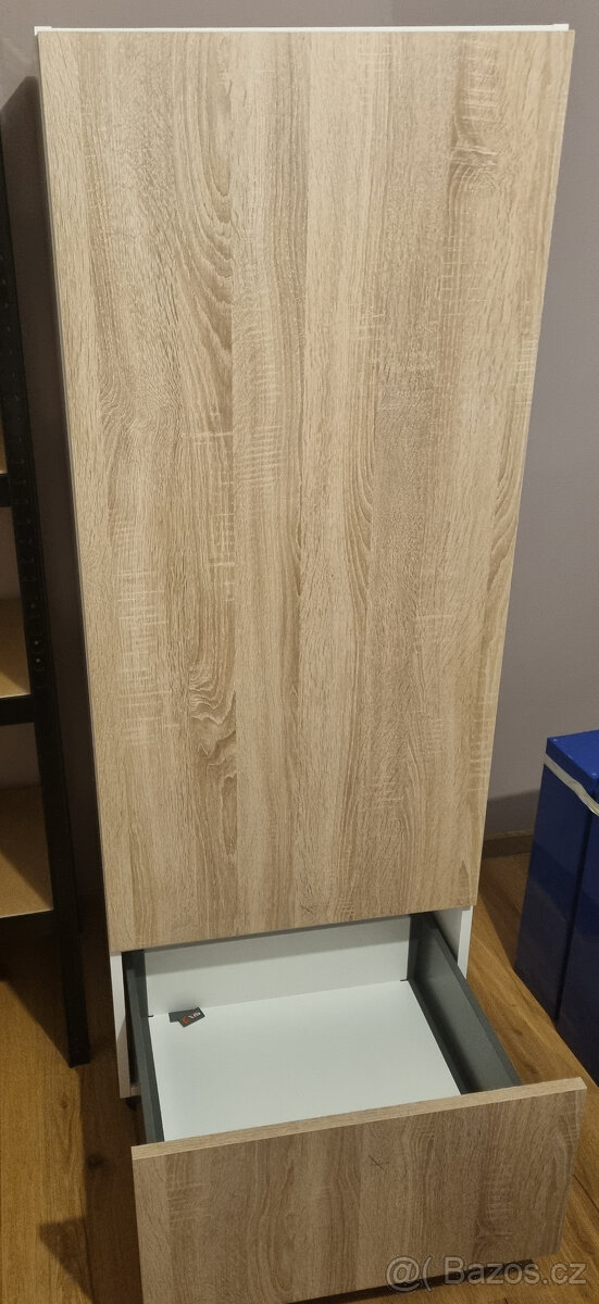 Skřín se šuplíkem - šatní nebo na lednici