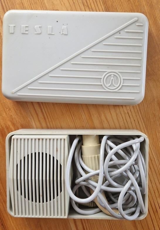 Starý mikrofon TESLA AMD 108