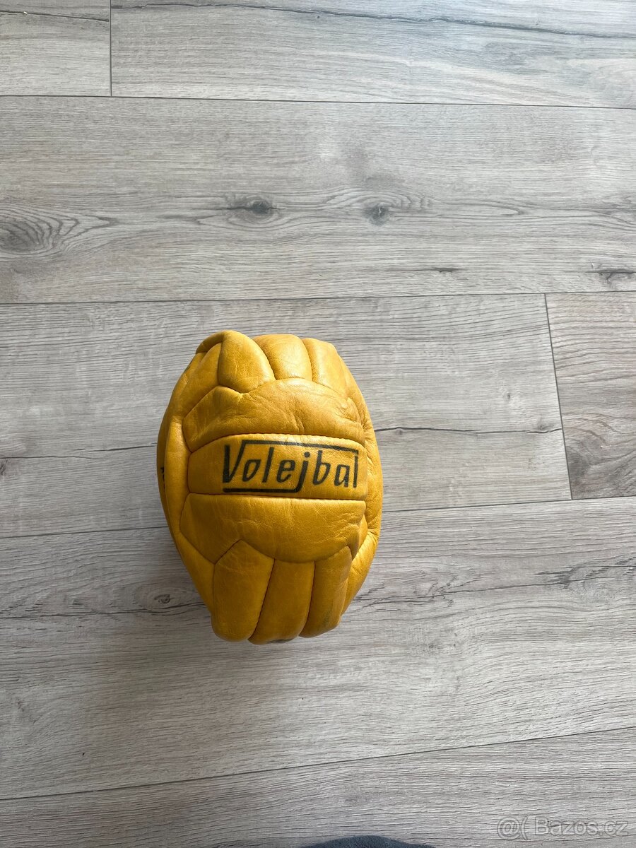 Historicky volejbalový míč