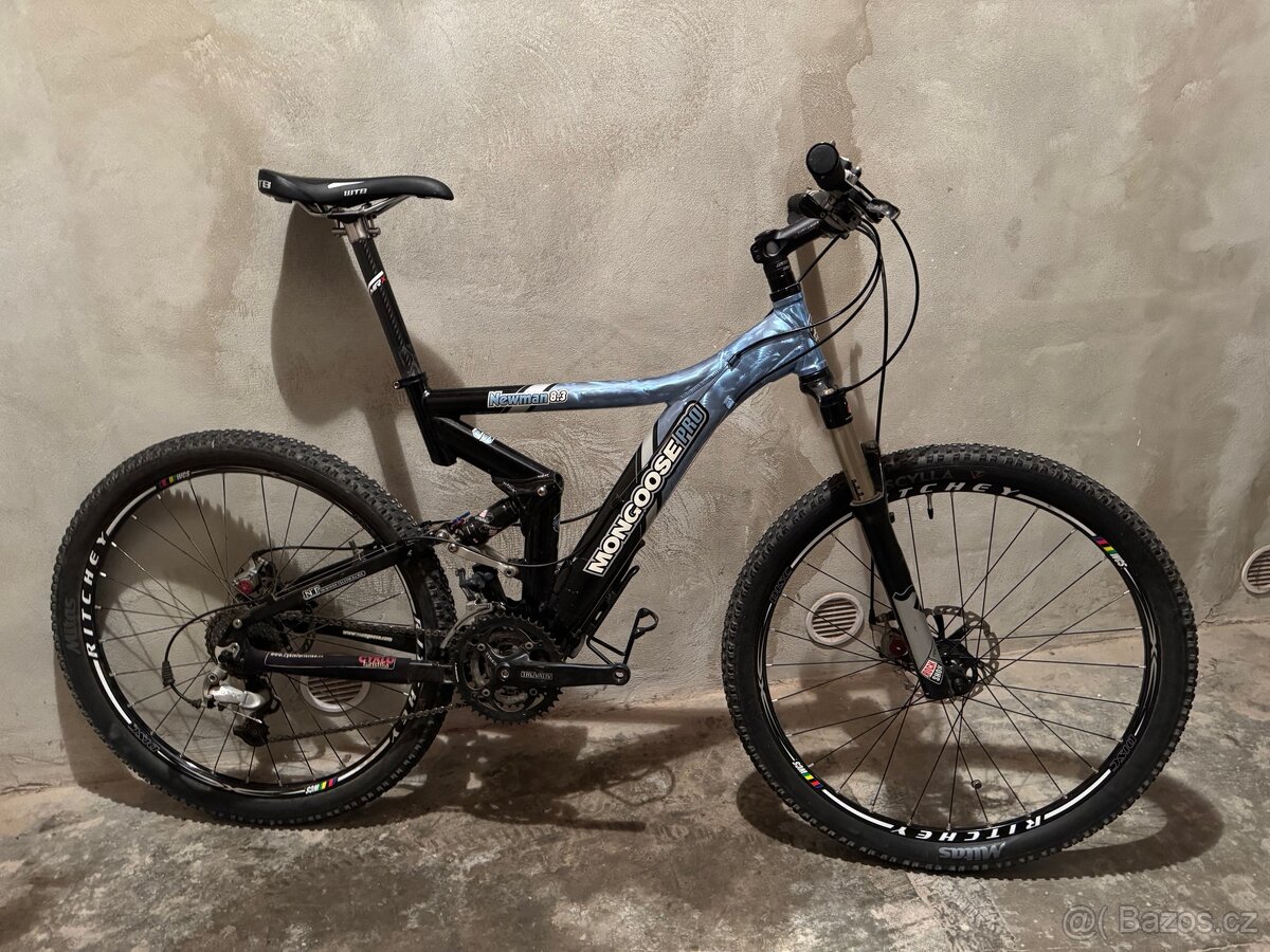 Horské kolo Mongoose Pro celoodpruzene velikosti M