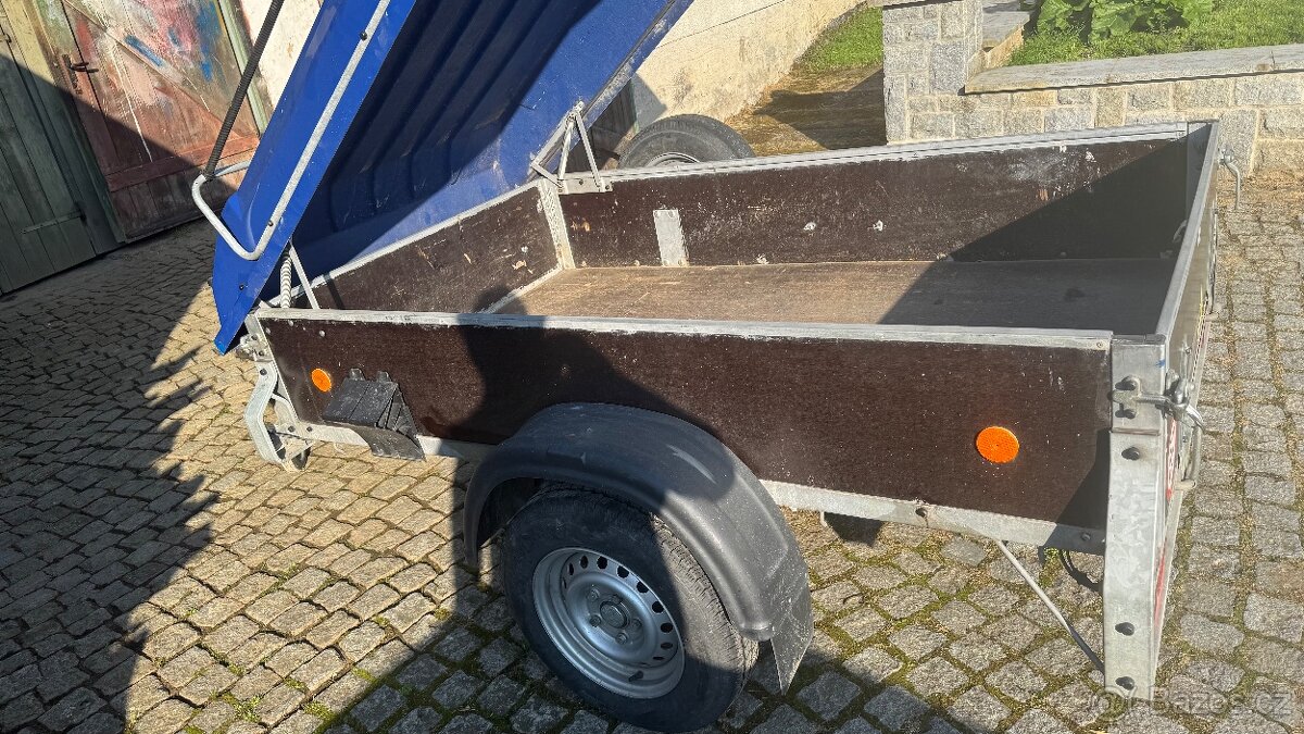 Přívěsný brzděný vozík Agados 23 B1-V