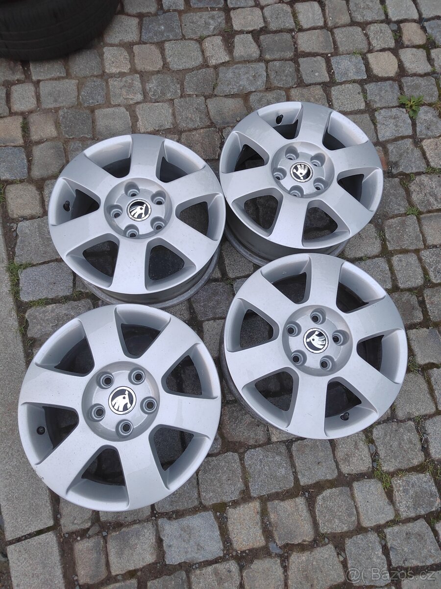 Prodám orig alu 15 škoda Octavia 2 5x112 ET 47