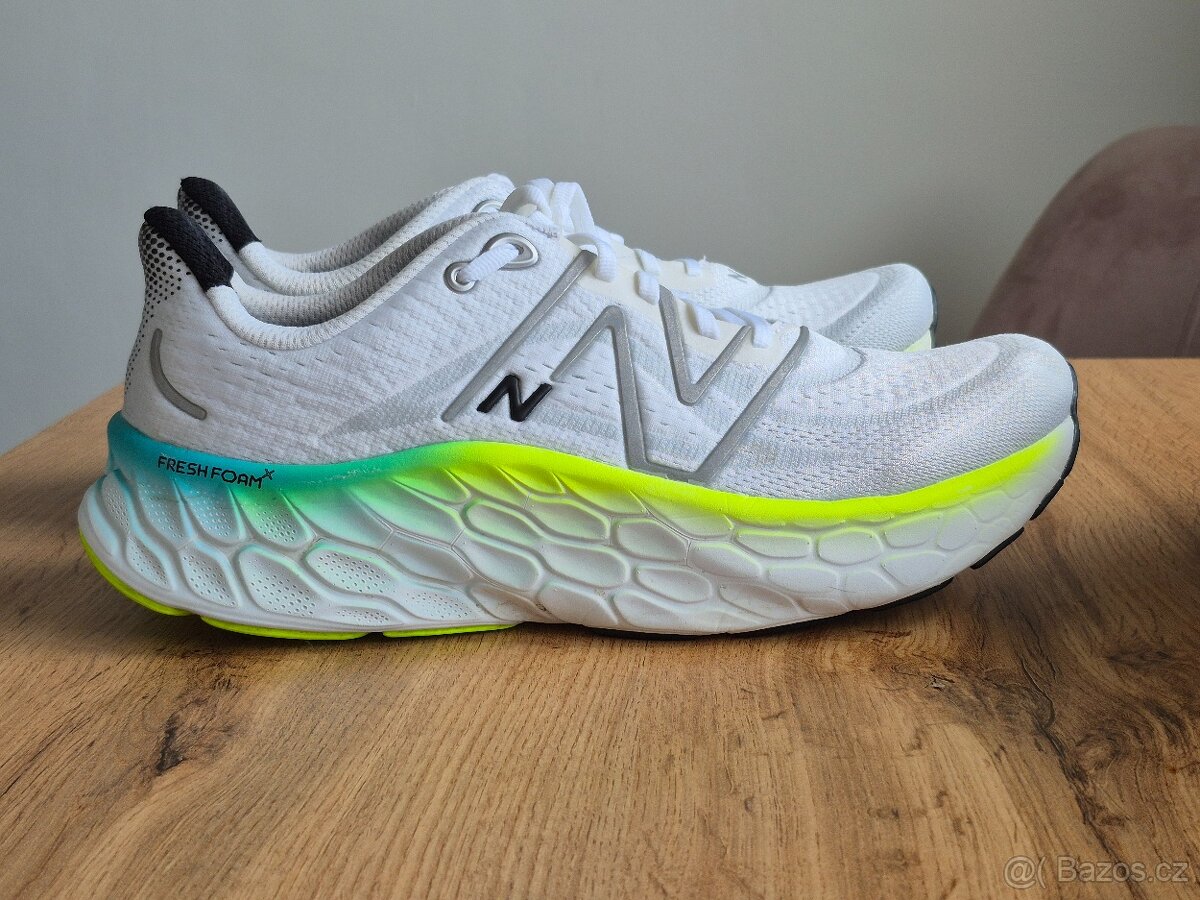 Běžecké boty New Balance FRESH FOAM X MORE V4 FRESH