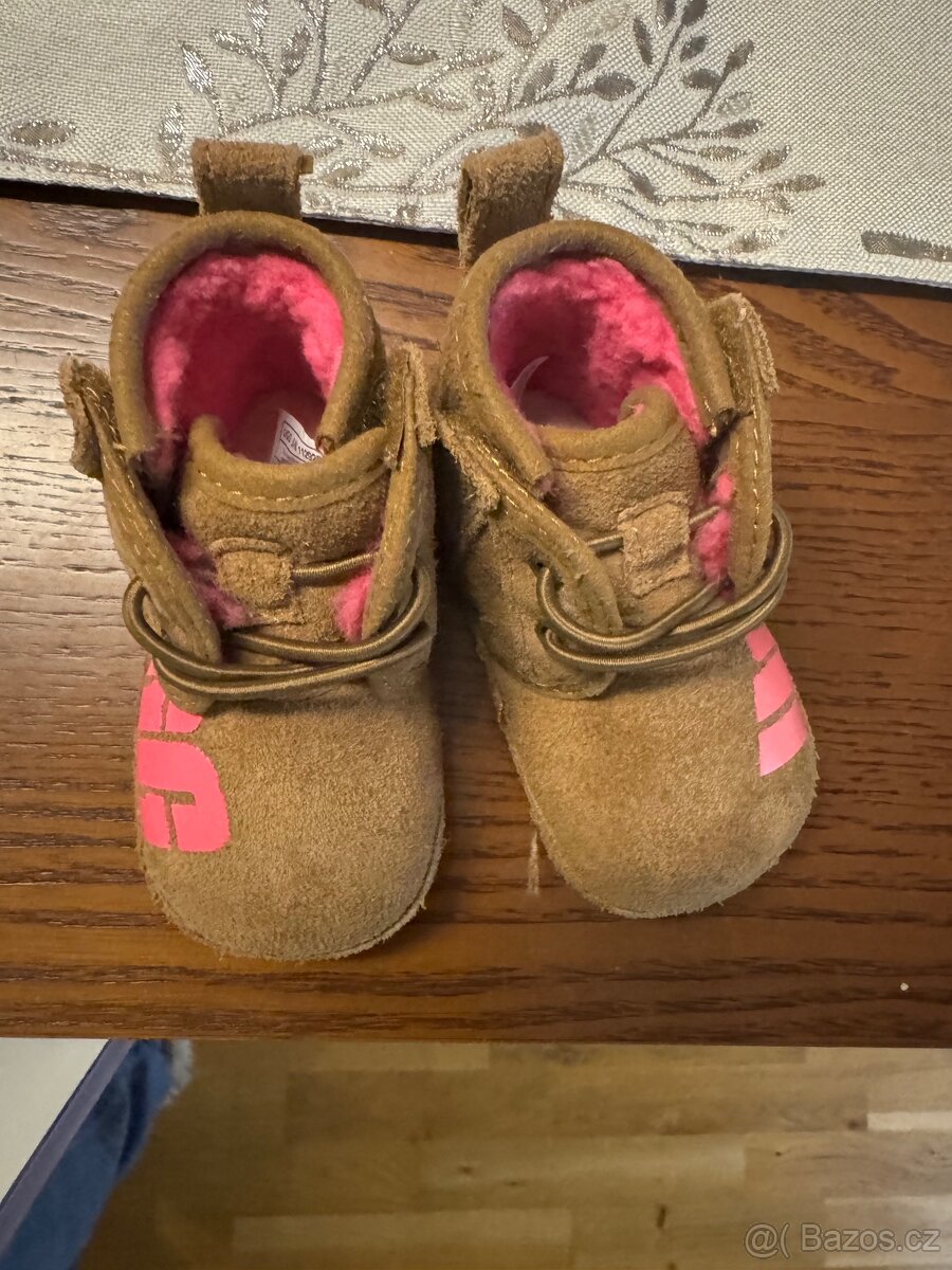 UGG boty číslo 18