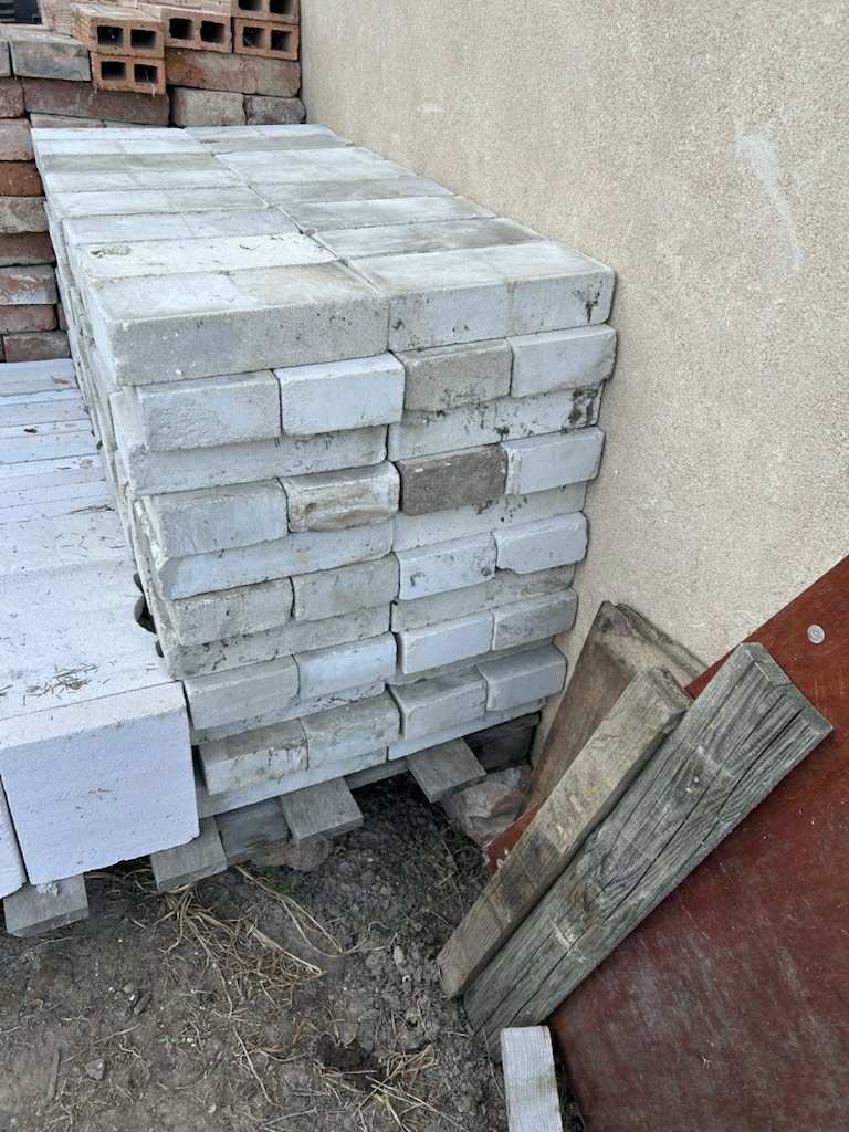 Cihla vápenopísková bílá