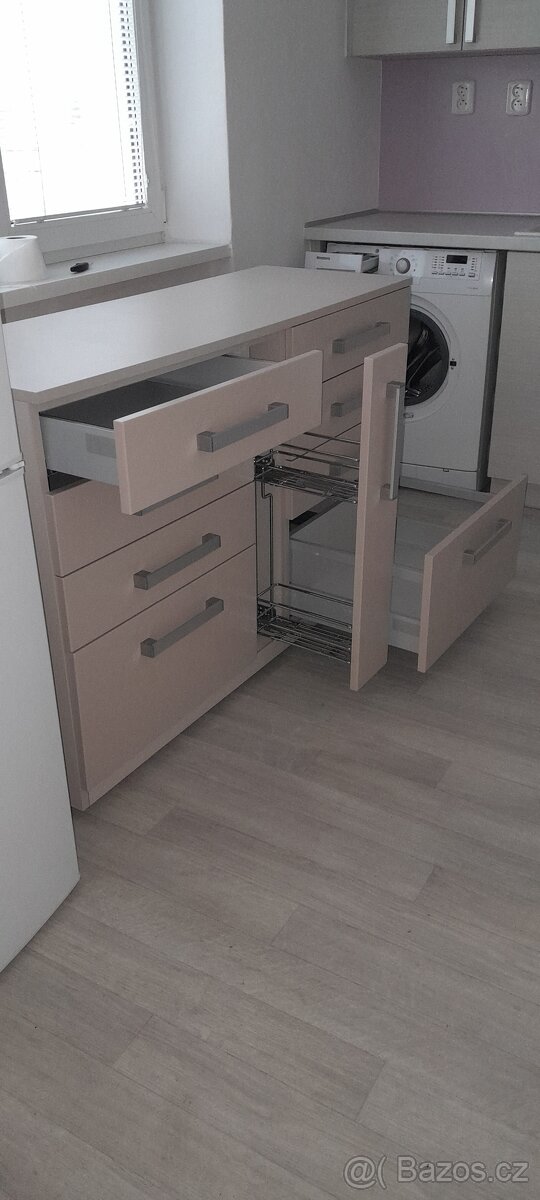 Prodám pojízdnou skříňku do kuchyně
