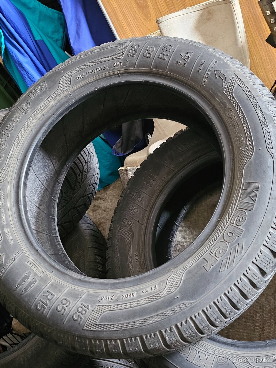 Prodám sadu zimních pneu  4.k.185/65 R15. Vzorek 6-7 mm.