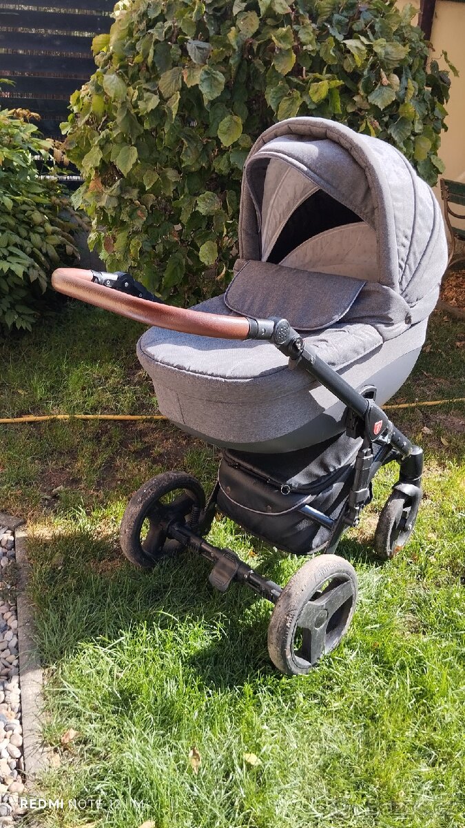 Kočárek Tudore Forester