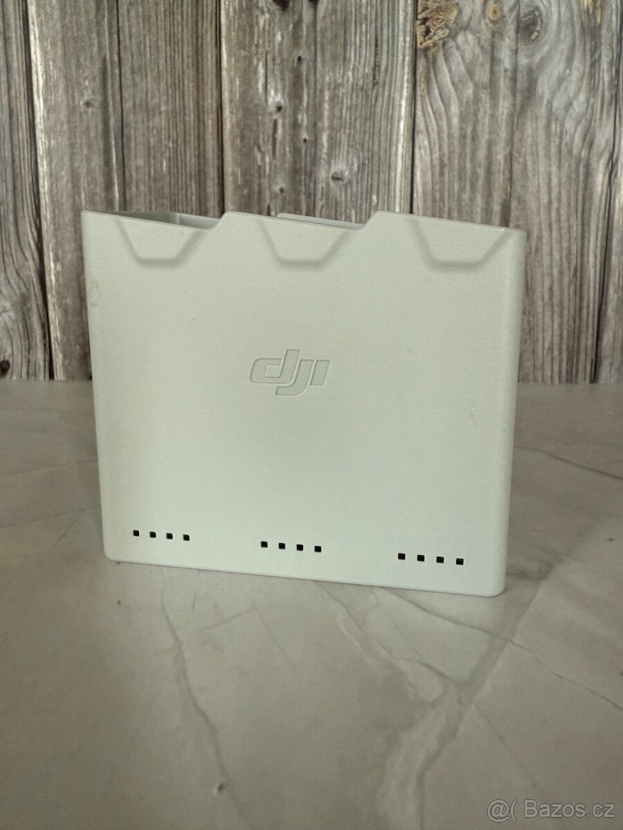 DJI nabíjecí stanice pro 3 baterie Mini 3 Pro / Mini 4 Pro