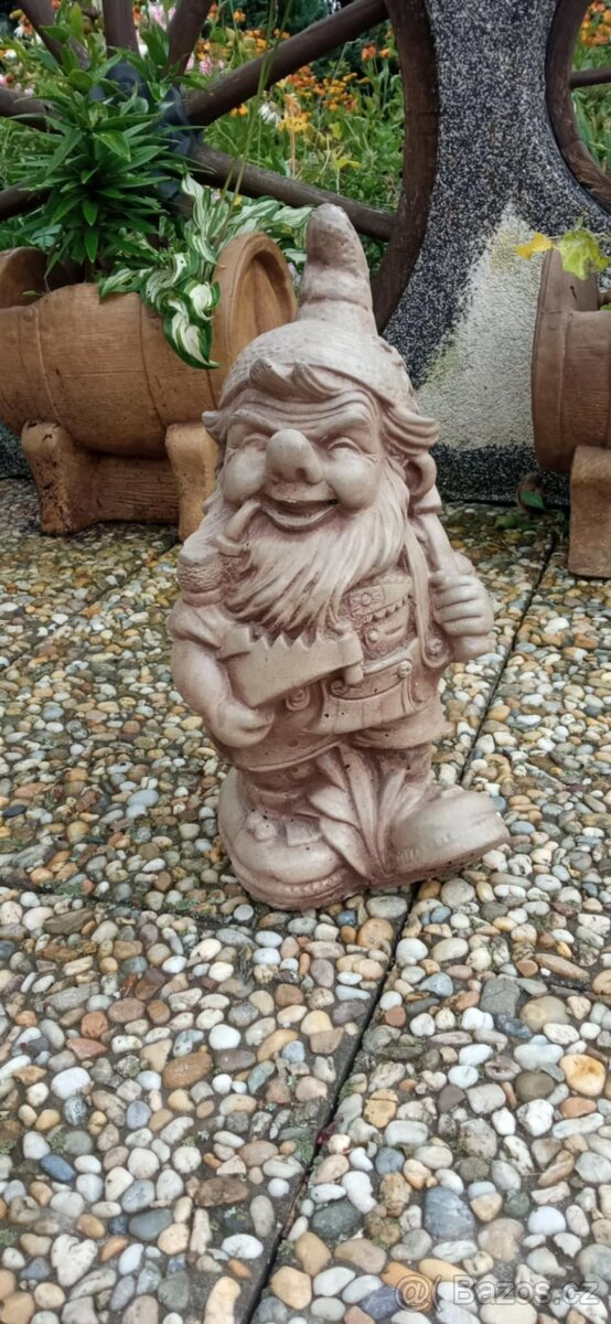 Zahradní dekorace- Trpaslík dřevorubec