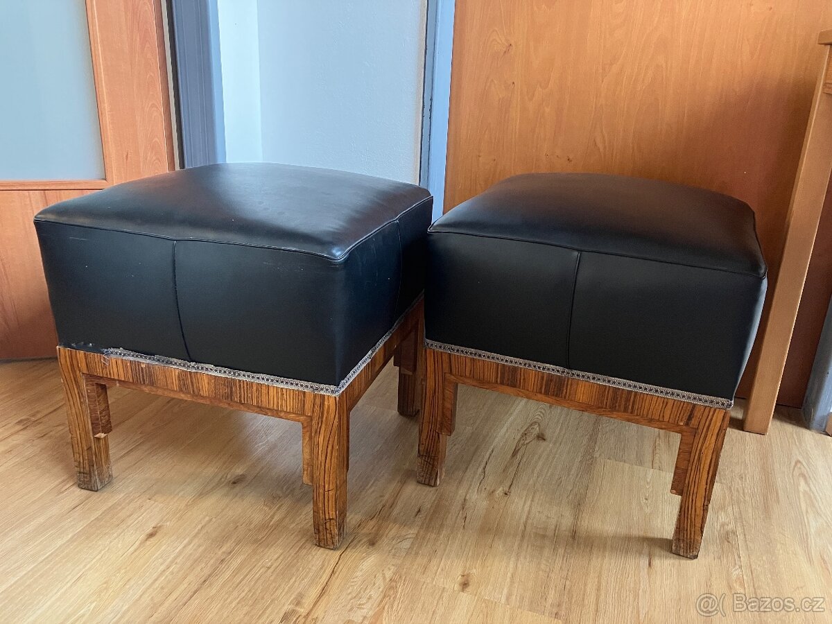 Dvě starožitné taburetky