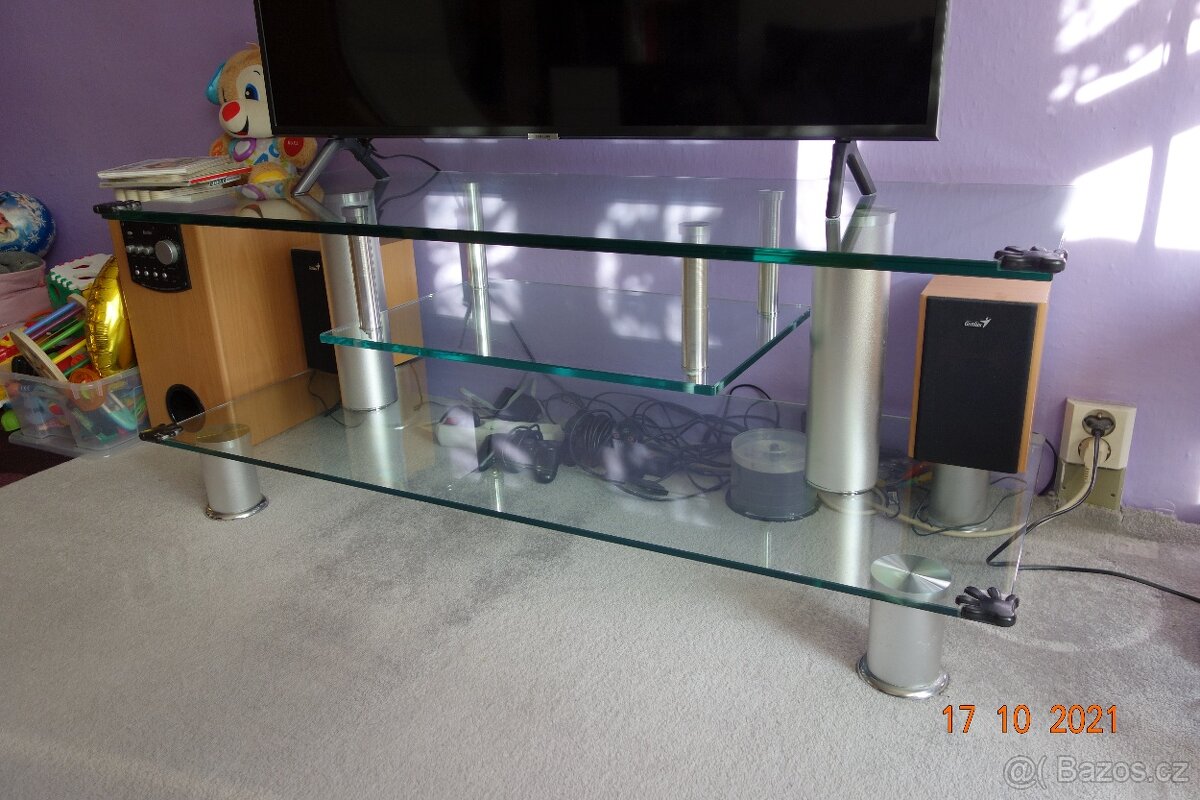 konferenční nebo tv stolek skleněný