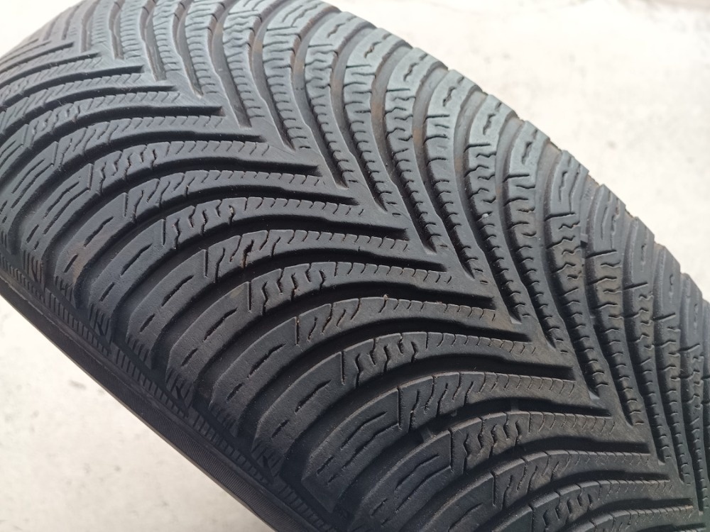 215/65 R17 MICHELIN (1922)