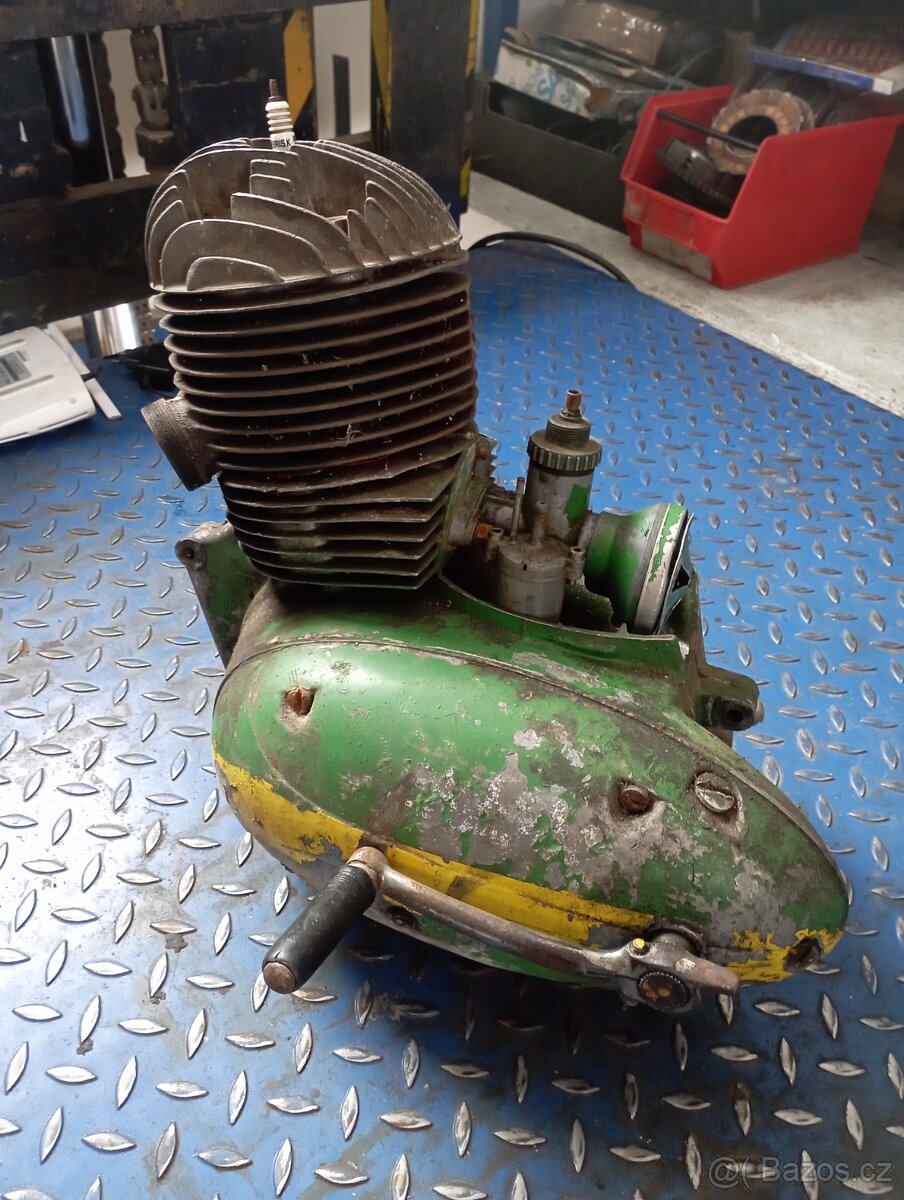 Motor Jawa 250 kyvačka