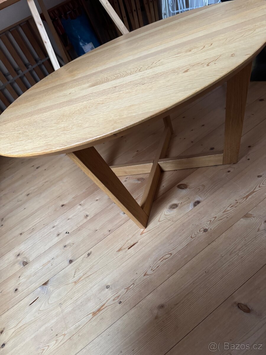 Dubový stolek 90cm průměr