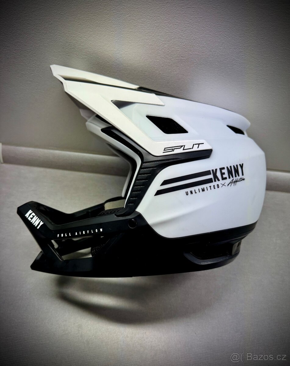 Cyklo přilba Kenny - integrální