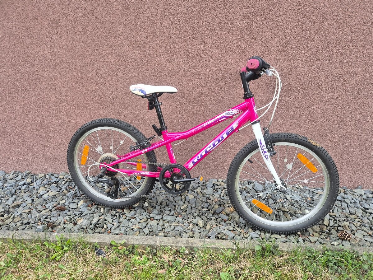 Dívčí kolo vel 20