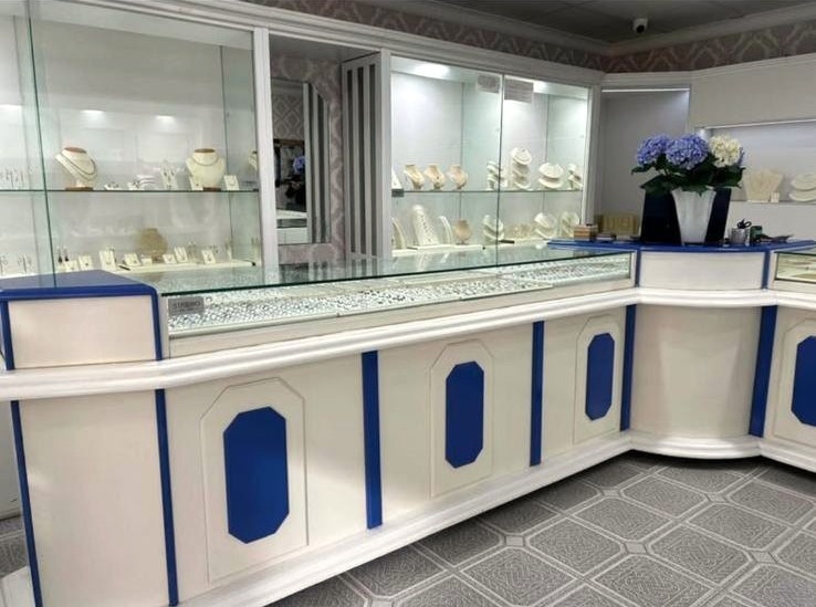 Prodej inventáře klenotnictví.