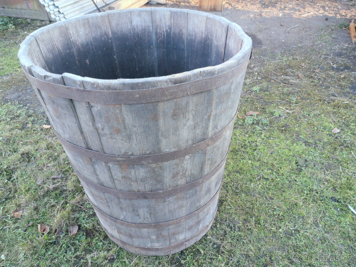Dřevěná káď