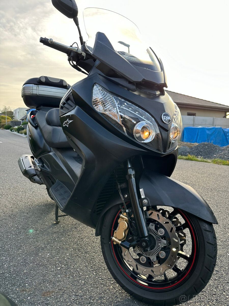 MaxSym 600i limitka-plovoucí kotouče a sklopná zrcátka