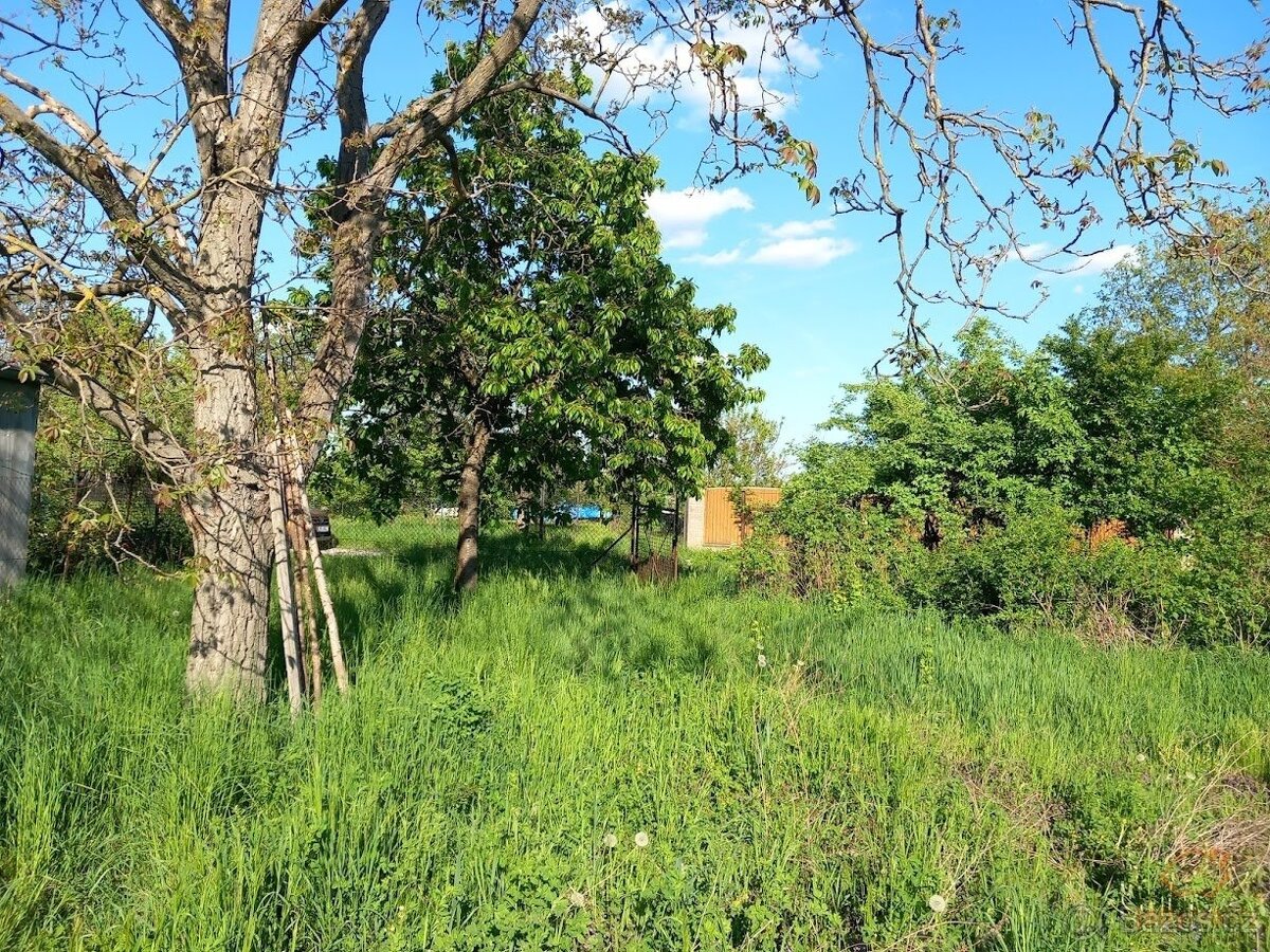 Prodej stavebního pozemku 930 m² - Tuřany, Brno