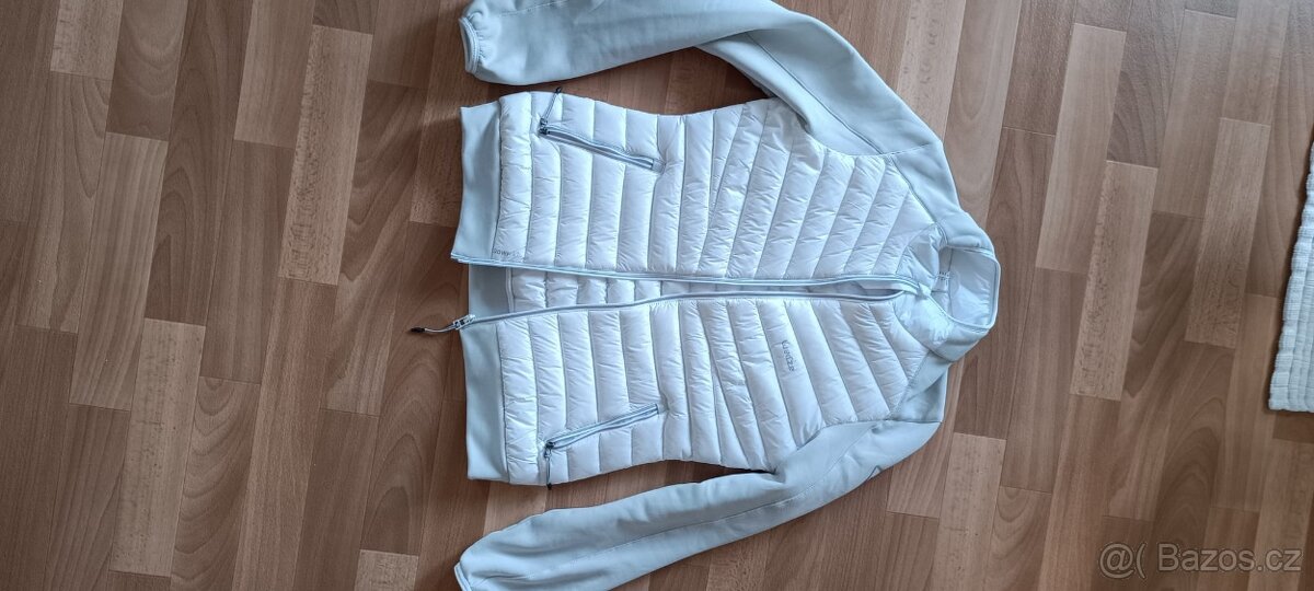 Sportovní, lehce vyteplená bundička