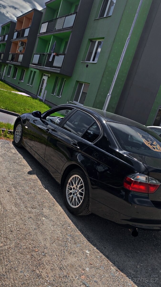 BMW E90 318i