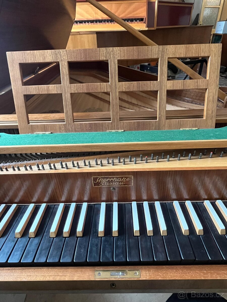 Cembalo Sperrhake, Model 145