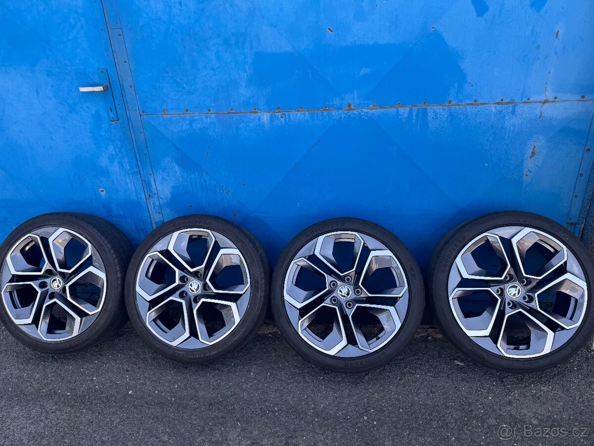 Octavia RS IV 225/40 R19