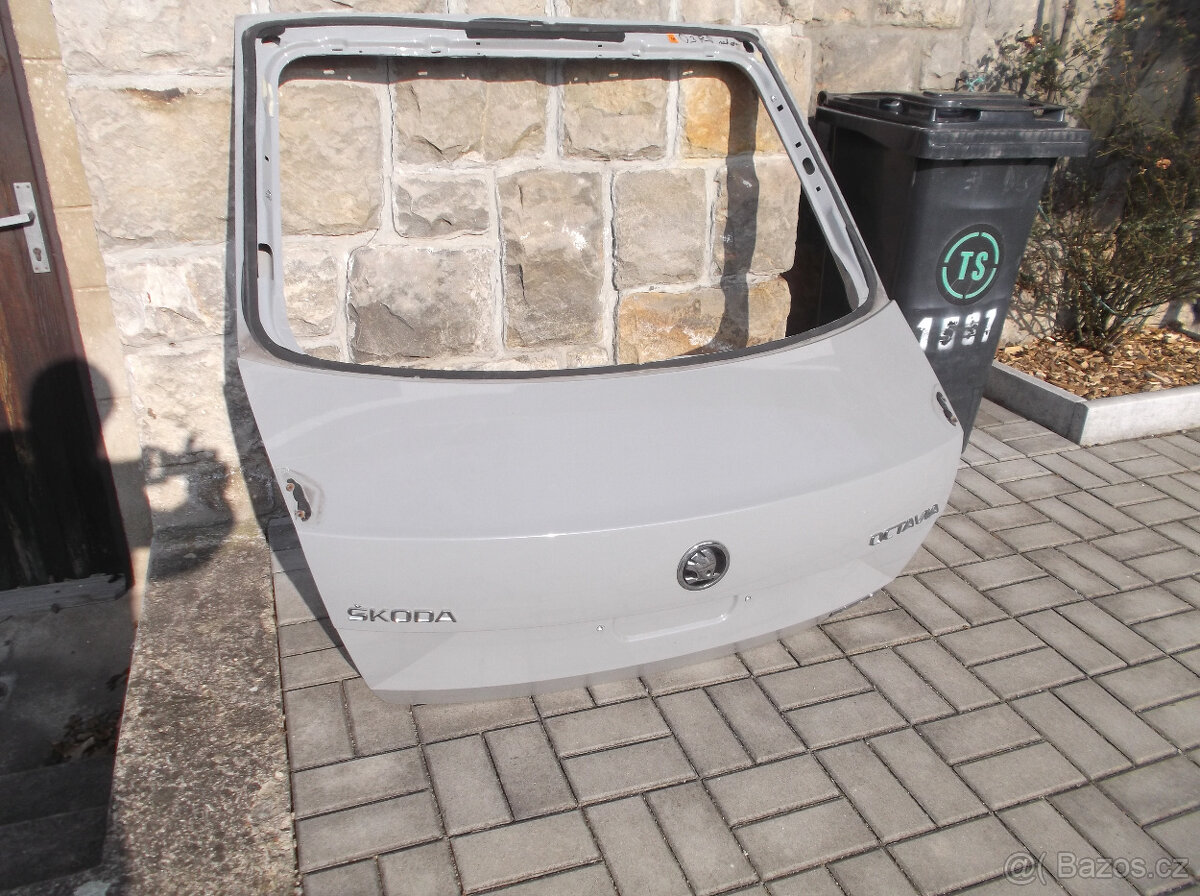 ŠKODA OCTAVIA 3 DVEŘE BOČNÍ-VÍKO KUFRU-SVĚTLO-NÁRAZNÍKY-DÍLY